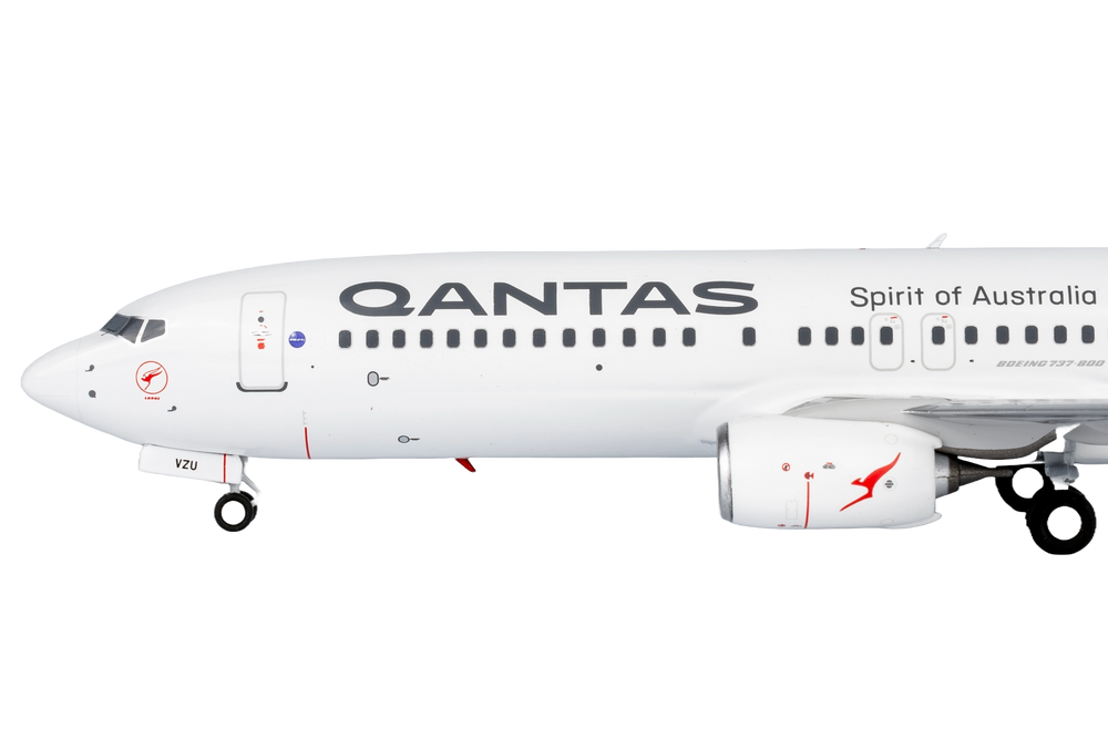 Qantas 737-800/W VH-VZU with Scimitar Winglets (new colours)