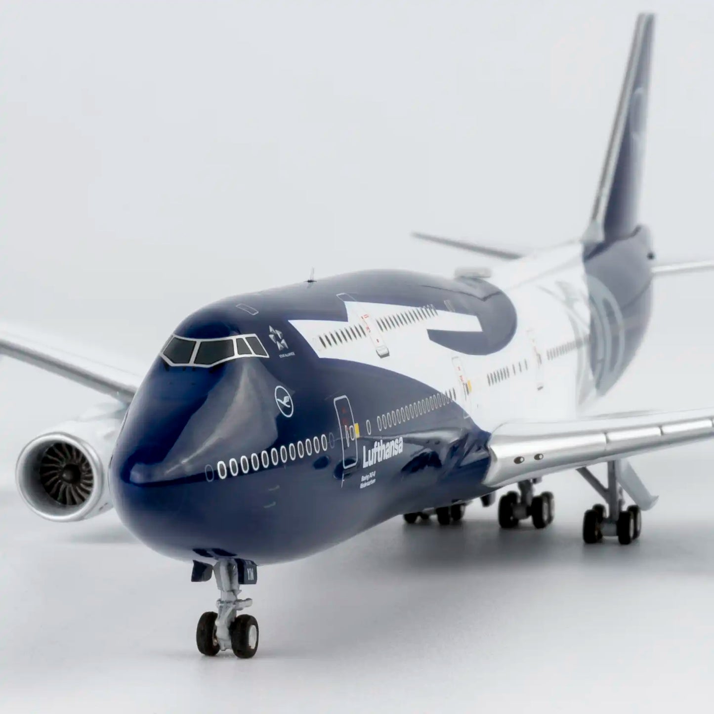 Lufthansa 747-8i D-ABYN (100 Years Anniversary; Luxurious Packaging) (with stand)