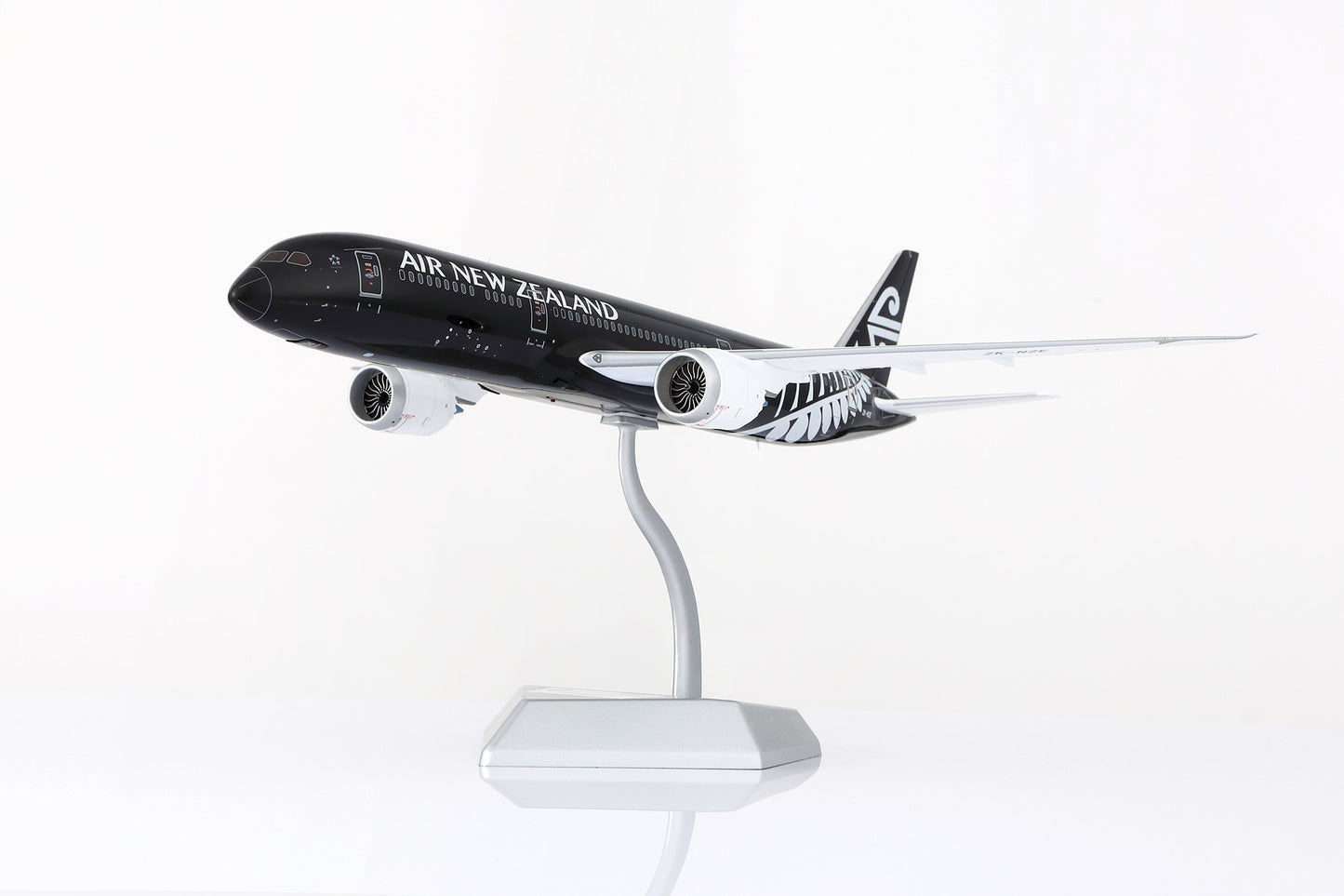 Air New Zealand B787-9 Dreamliner "All Blacks" ZK-NZE