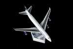 HX Models B616102 British Airways Boeing 747-400 G-BNLY Landor 1:400 top view on stand